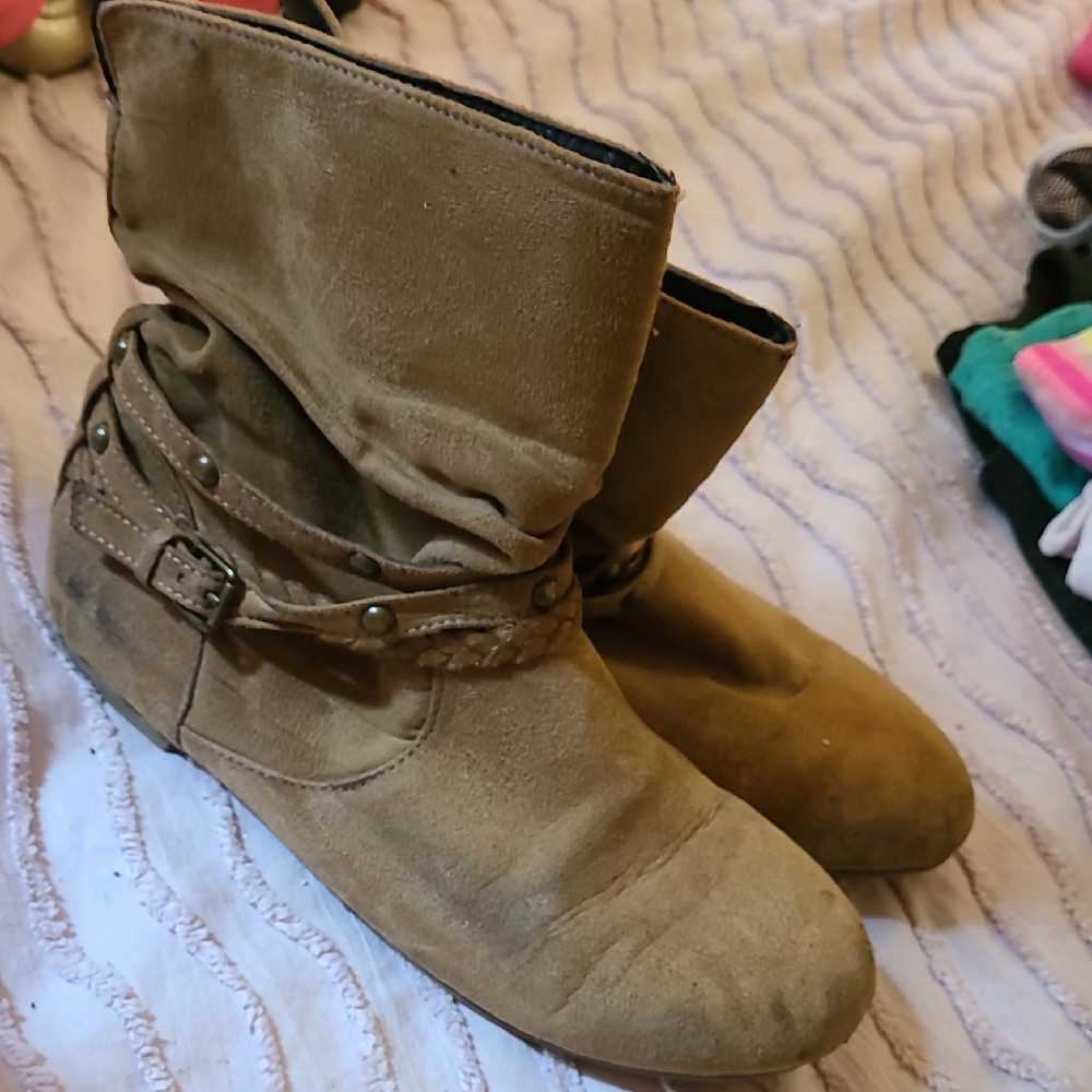 Mojo Moxy Kids Tan Boots with Buckle